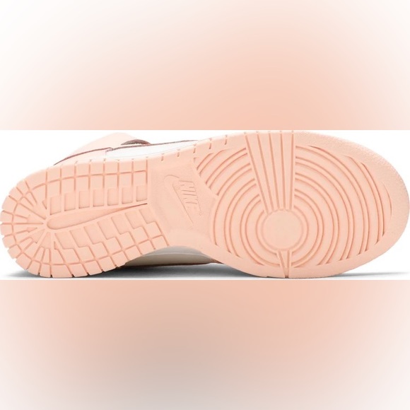 Women’s Dunk High Crimson Tint **NEW** - Picture 3 of 8